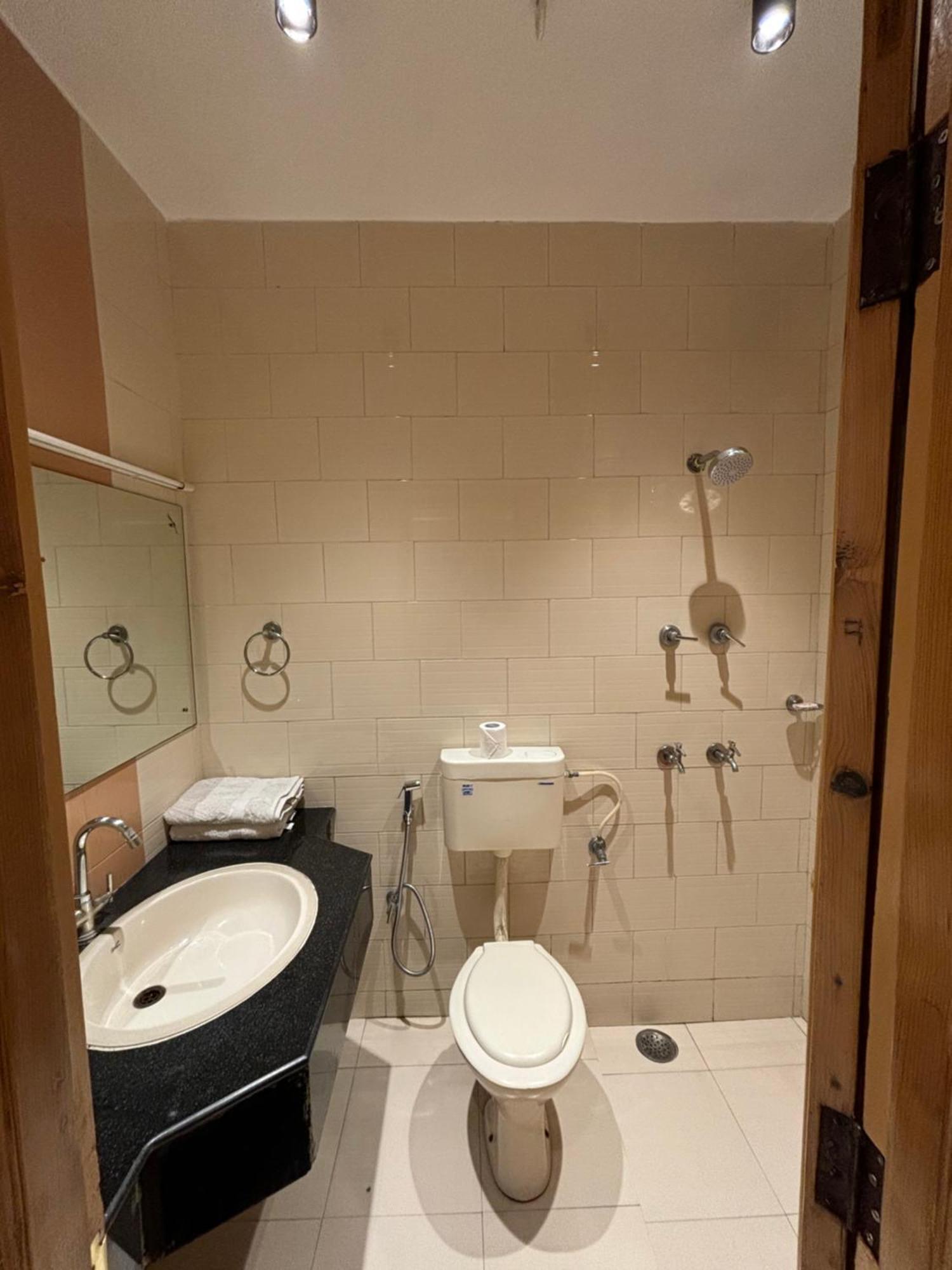 The Cocoon Bed and Breakfast Ντεχραντούν Εξωτερικό φωτογραφία